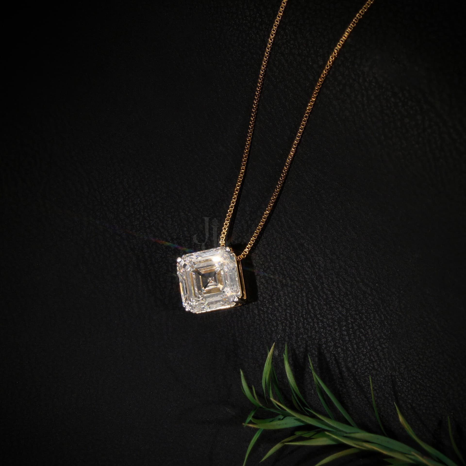 Vera Asscher Solitaire Pendant — view 4